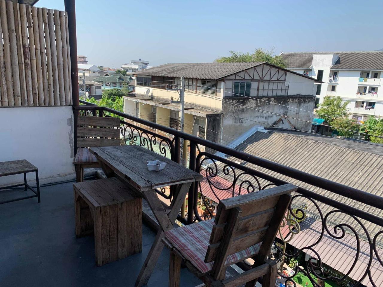 J Giant Hostel Chiang Mai Zewnętrze zdjęcie