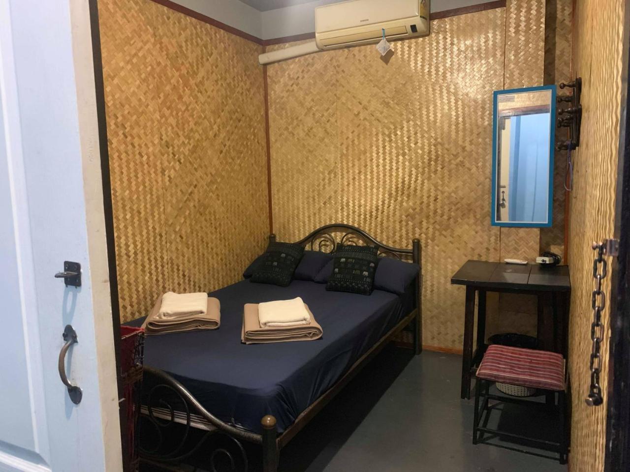 J Giant Hostel Chiang Mai Zewnętrze zdjęcie